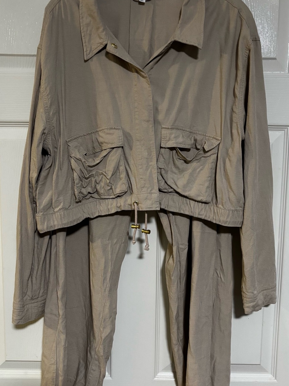 Casual Women's Cropped Utility Jacket and Pant Suit - Taupe